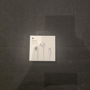 Apple EarPods with Lightning Connector - Classic White